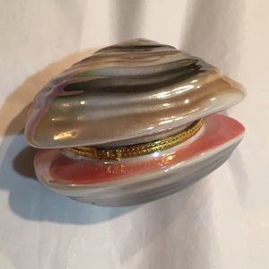 🌵BOGO🌵Ceramic seashell trinket box